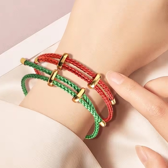 ✨ Green Braided Cable Bracelet with Gold-Tone Accents ✨ - Picture 2 of 2